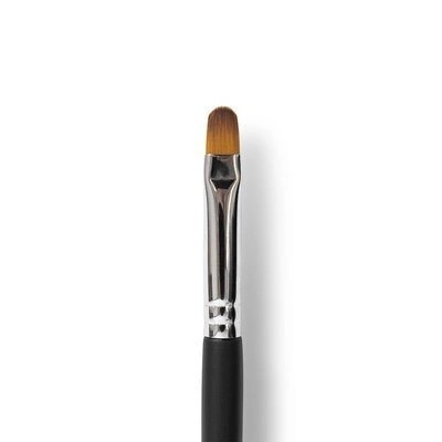 Tongue-shaped, flat concealer brush